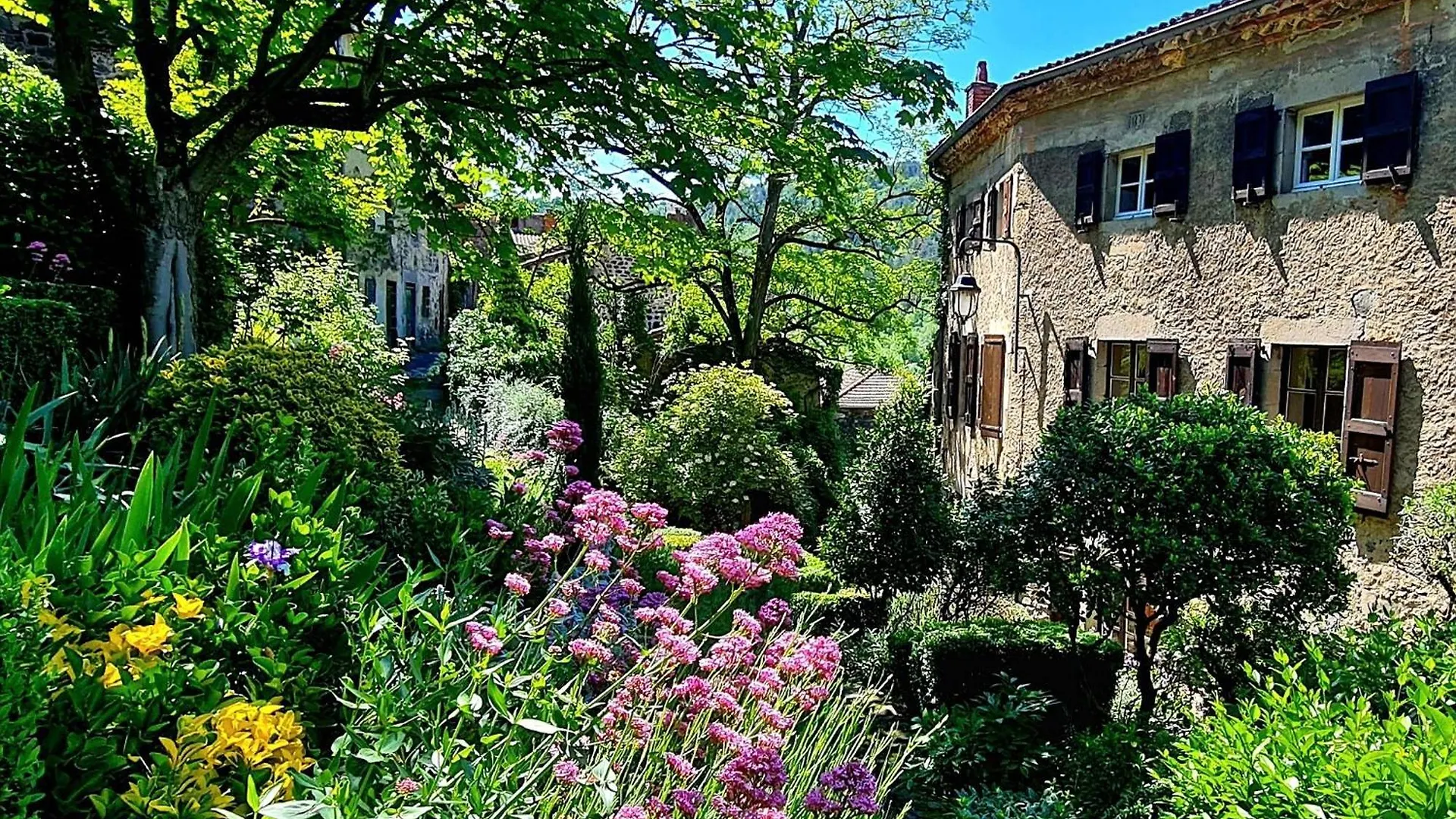 6 Hôtels en Couple en Auvergne-Rhône-Alpes qui Valent le Détour