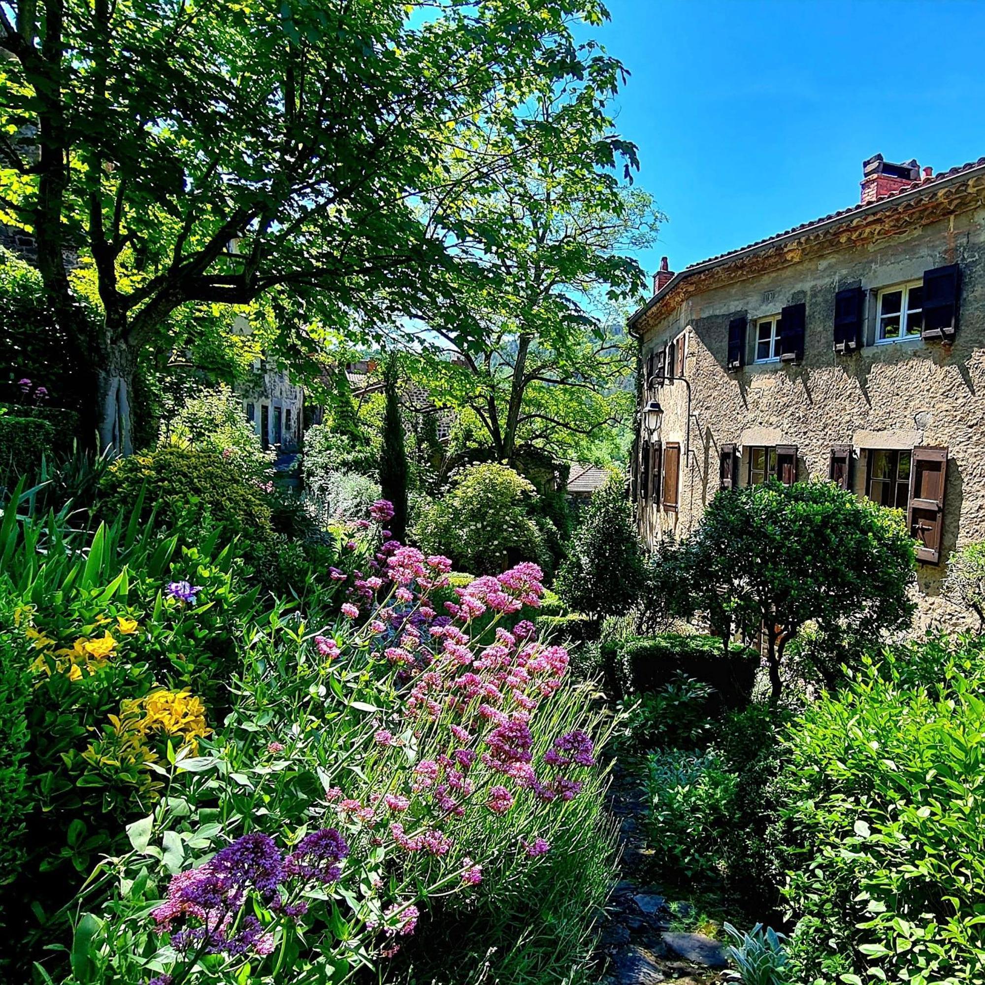 6 Hôtels en Couple en Auvergne-Rhône-Alpes qui Valent le Détour